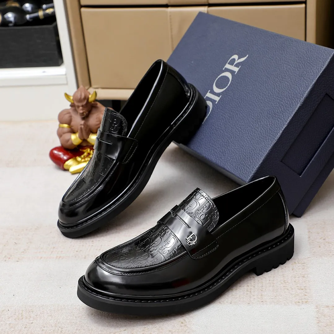 Men's shoes 💰520🕷️🕷️[Dior] Dior's new casual men's shoes are launched in Hong Kong counters. Official website 1:1 production. Italian woven cowhide + water-dyed 🐂 leather lining. Designed by European and American masters. Perfect shape to create counter quality, solid color rubber wear-resistant outsole and classic dazzling toe! Super versatile and very comfortable. High-end without losing taste, fashionable and novel! ! Absolute focus! 8 colors available! Code number 38-45……